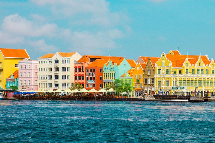 Last minute travel to Curacao